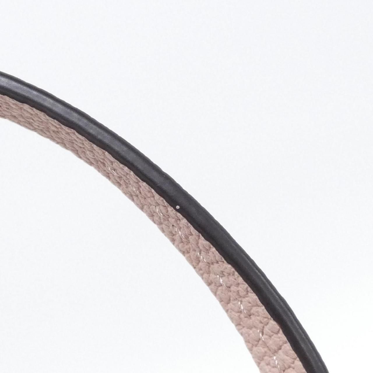 Louis Vuitton Mahina Bella Shoulder — view 5