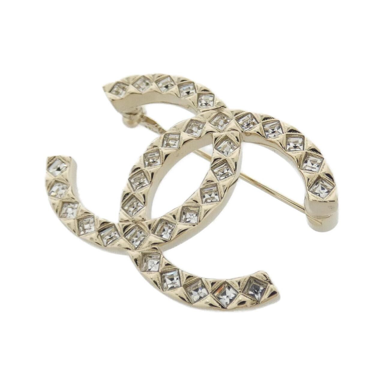 Chanel Brooch Gold