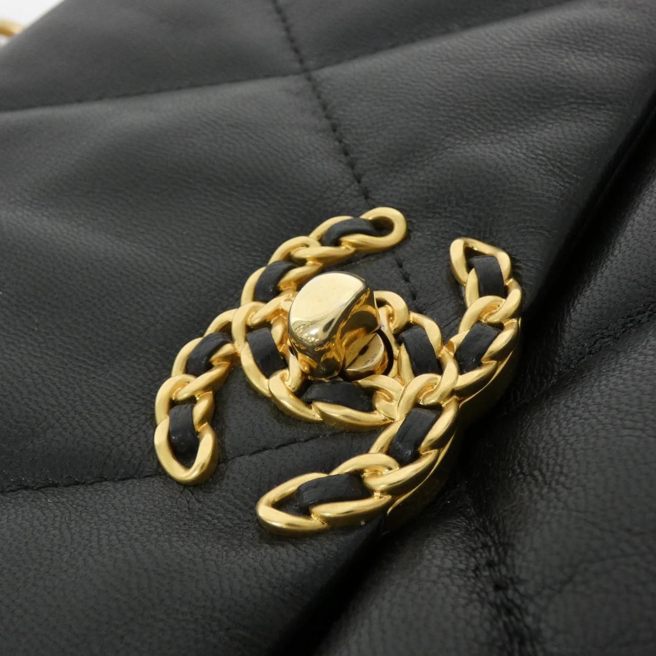 Chanel 19 Line Shoulder — view 4