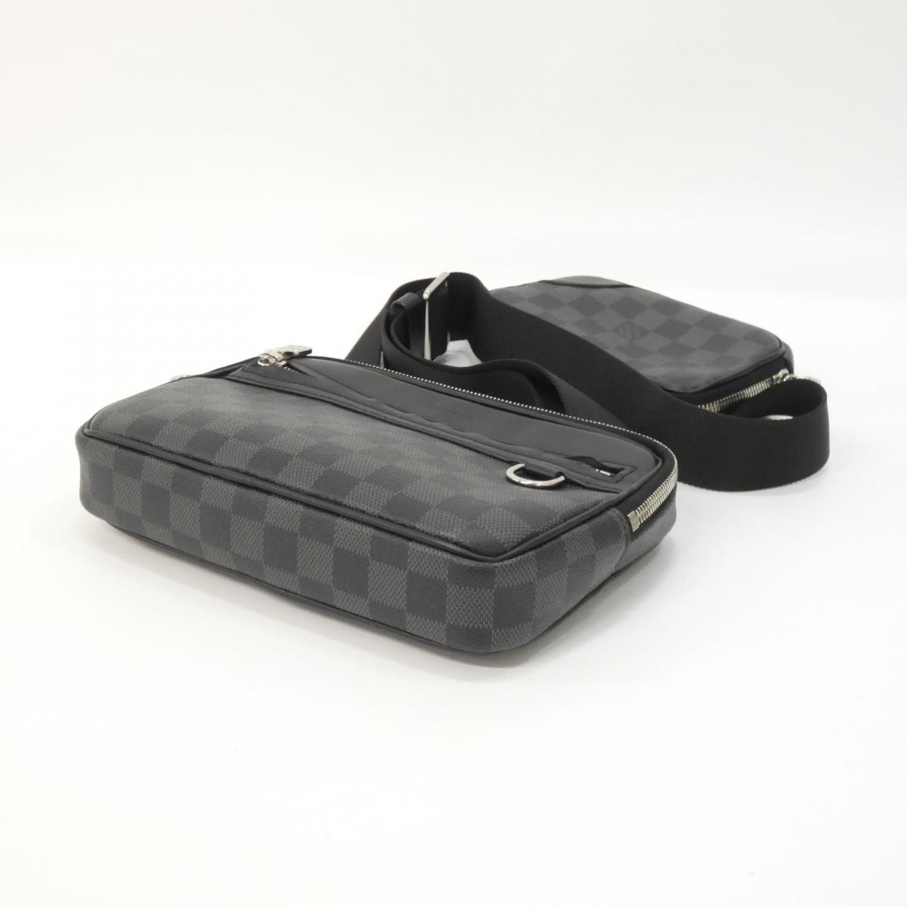 Louis Vuitton Damier Graphite Scott Messenger Shoulder — view 3