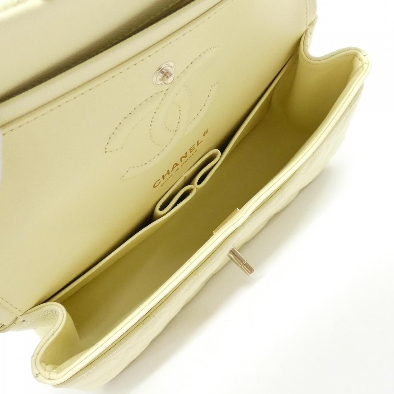 Chanel Shoulder Bag Yellow — view 6