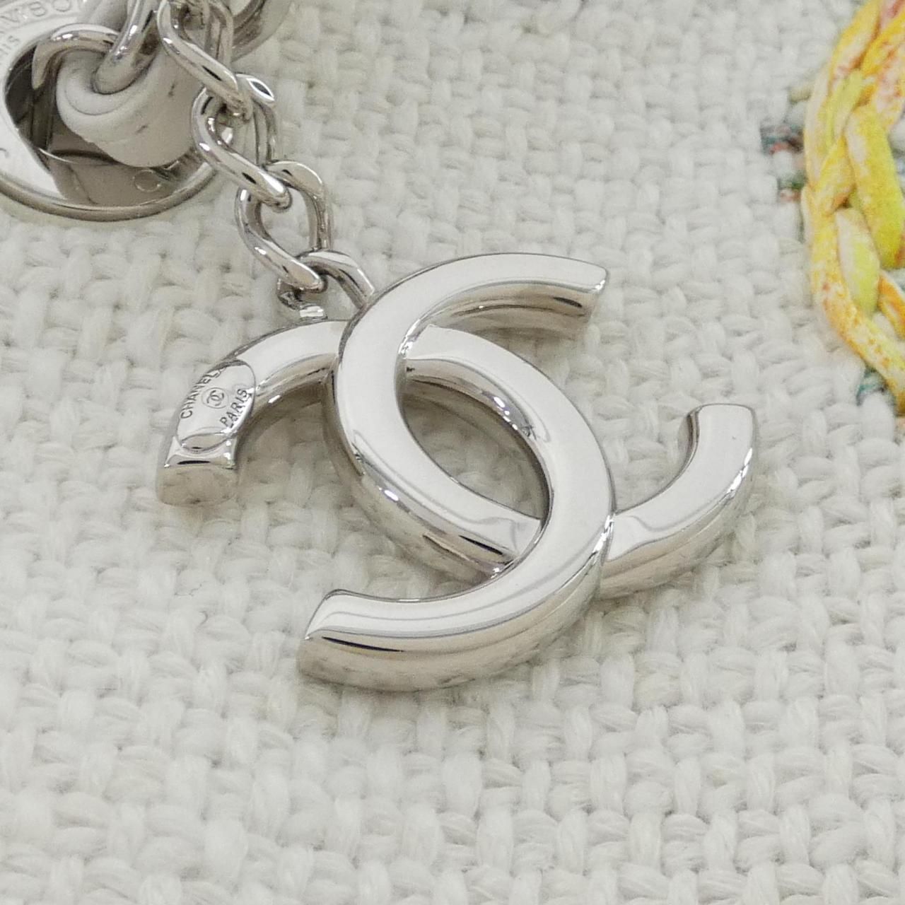 Chanel Bag Handbag White — view 6