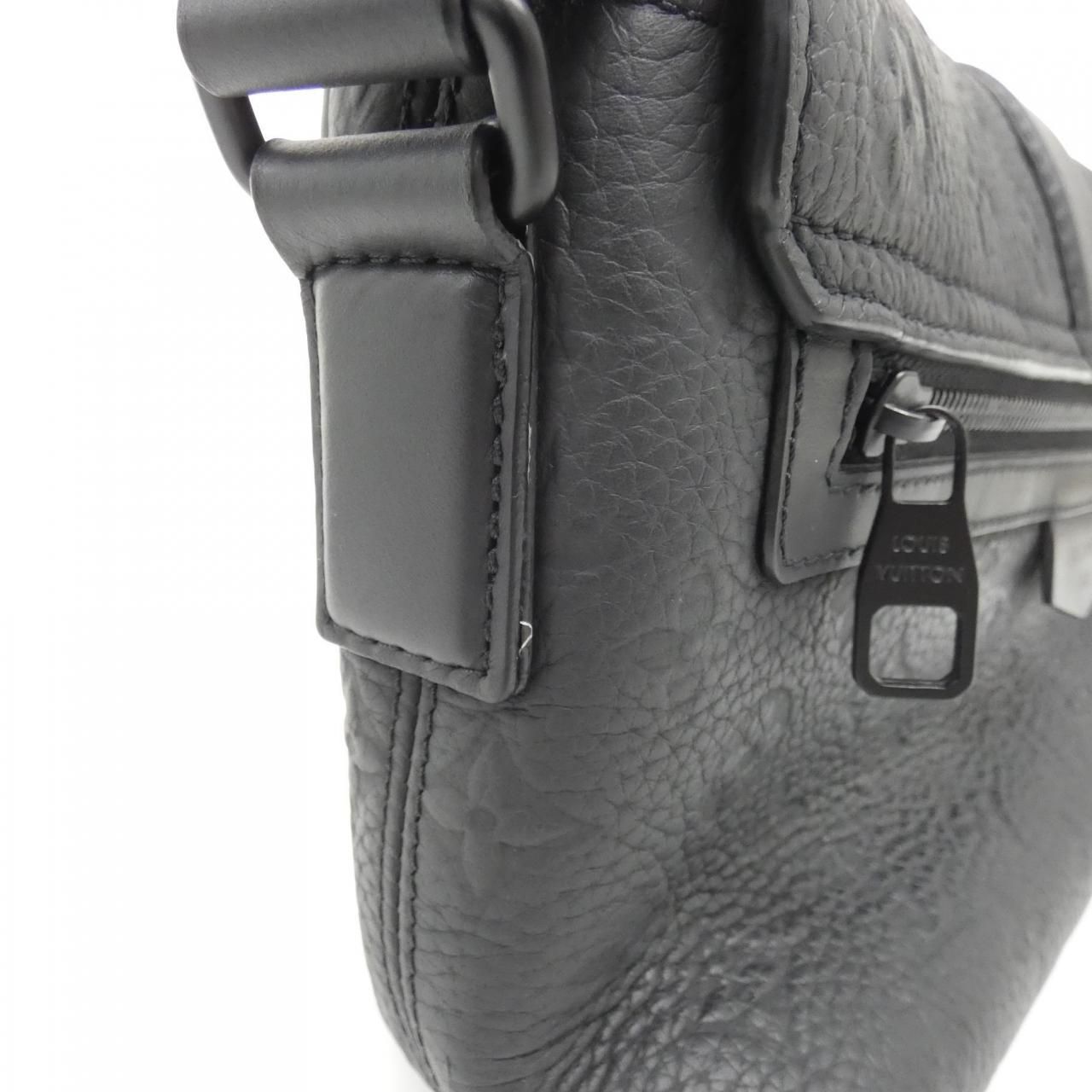 Louis Vuitton Taurillon Monogram S Cape Messenger Shoulder — view 6