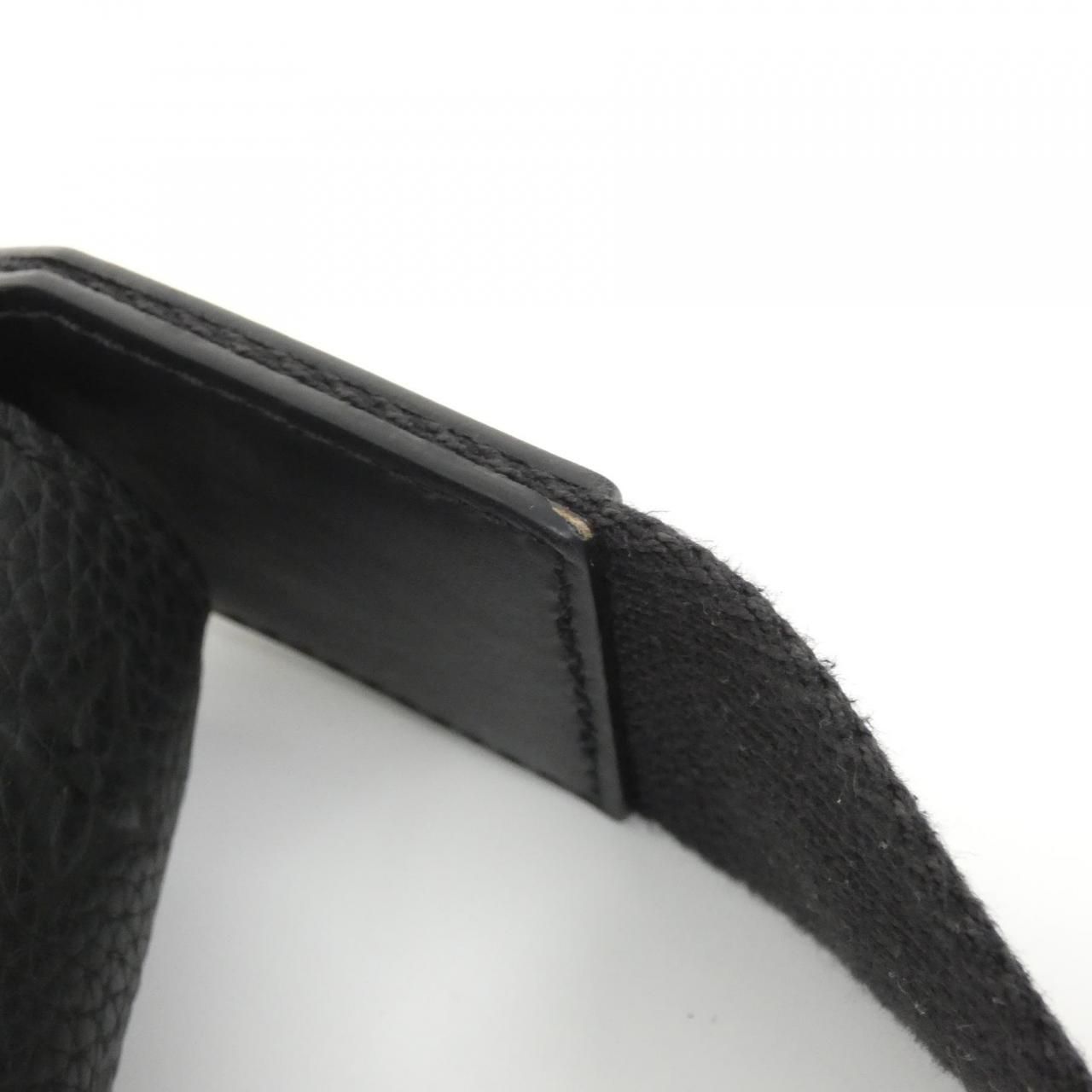 Louis Vuitton Taurillon Monogram S Cape Messenger Shoulder — view 7