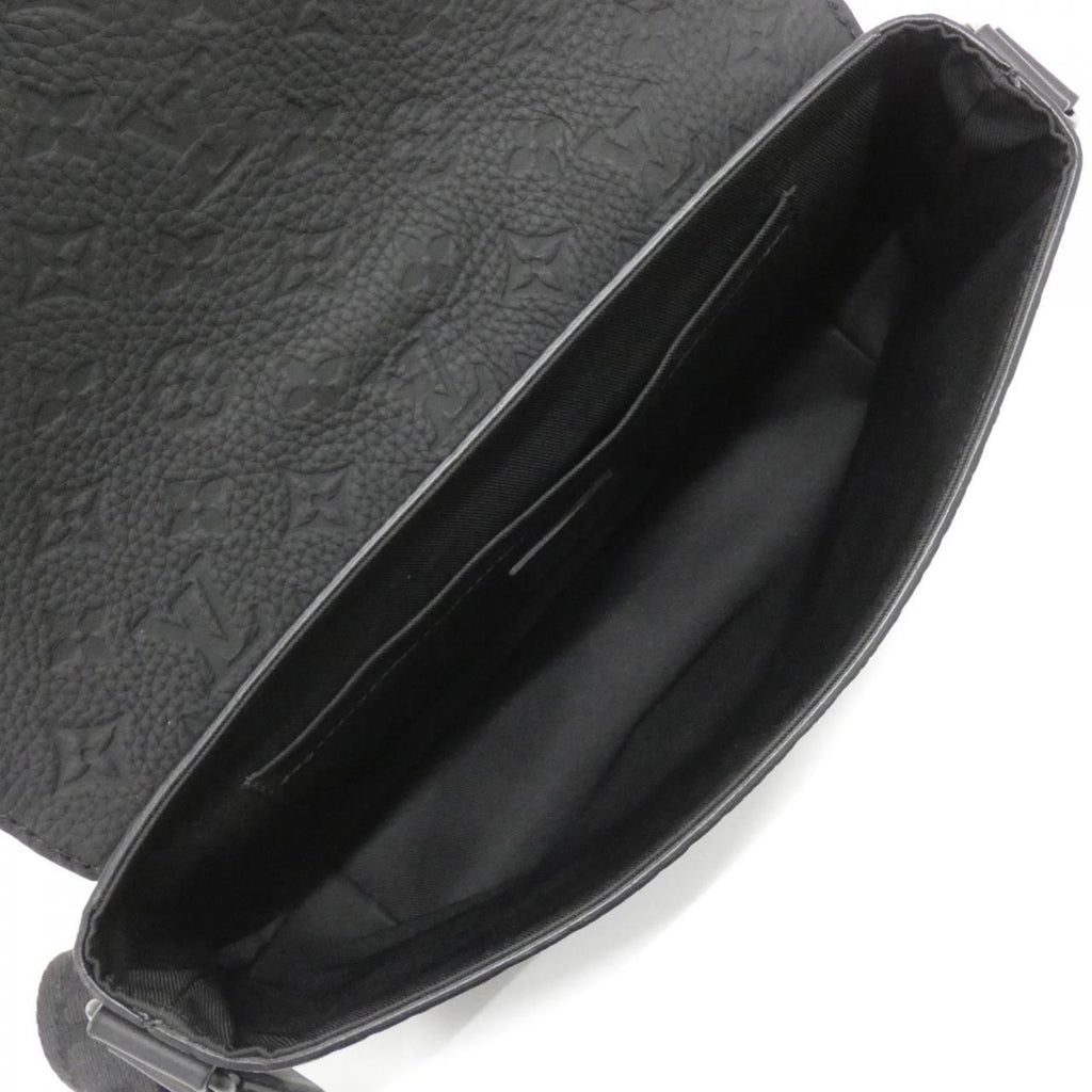 Louis Vuitton Taurillon Monogram S Cape Messenger Shoulder — view 9