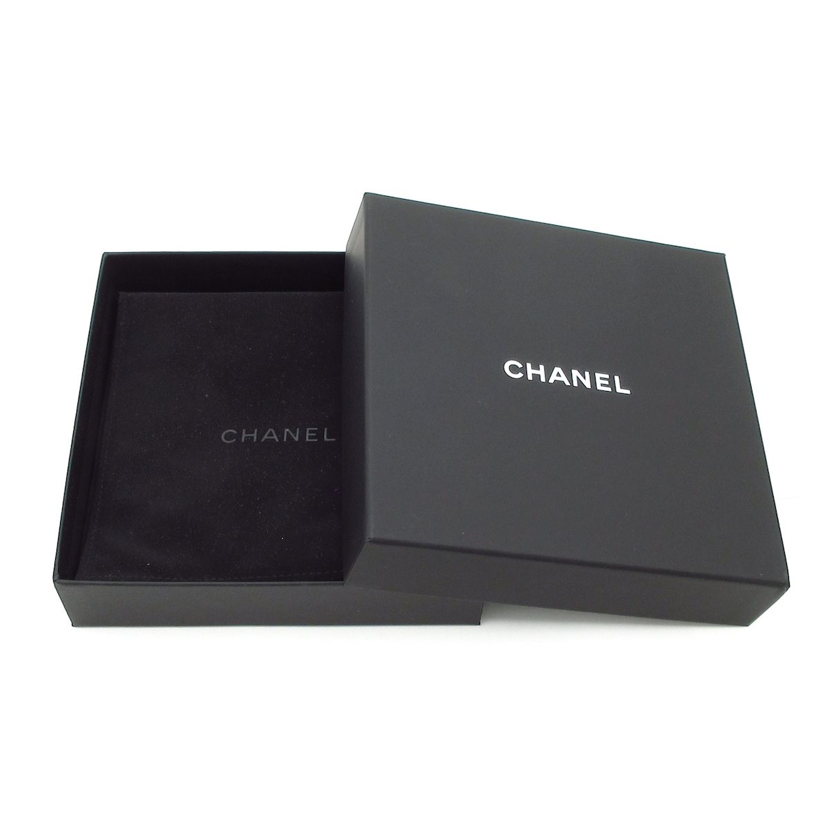 Chanel Necklace Gold Black White CC Logo — view 7