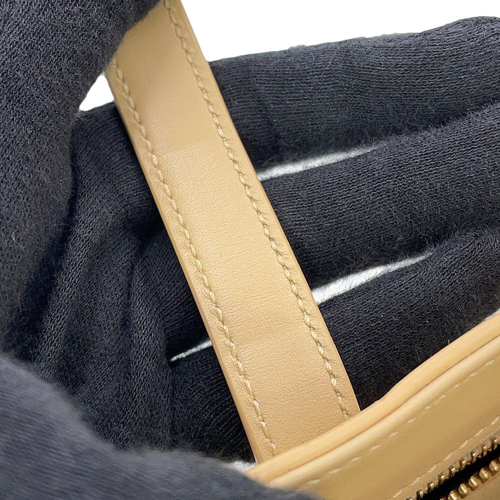 Saint Laurent Paris Handbag le 5 a 7 Suncassette Cuffleather — view 8