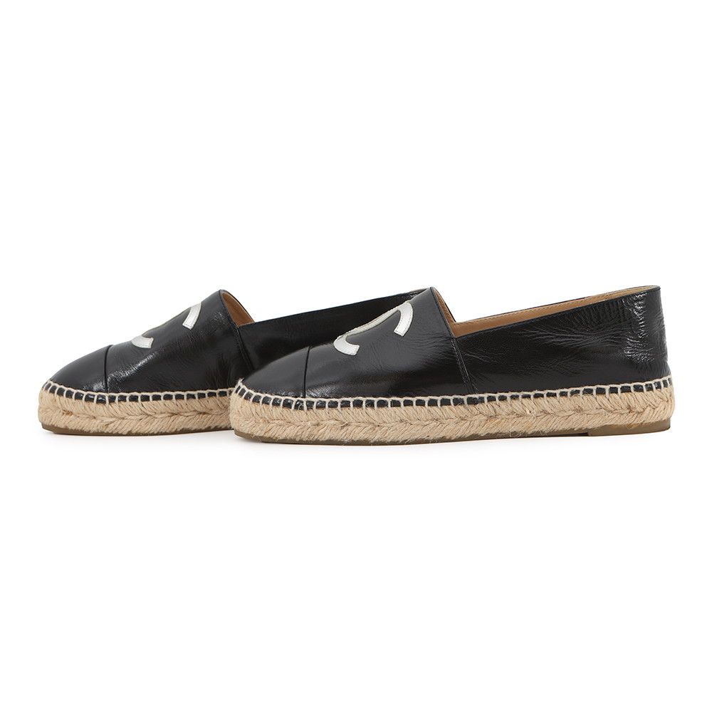 Chanel Espadrilles CC Logo Flat Shoes Patent Leather 37 Slip on Black — view 2