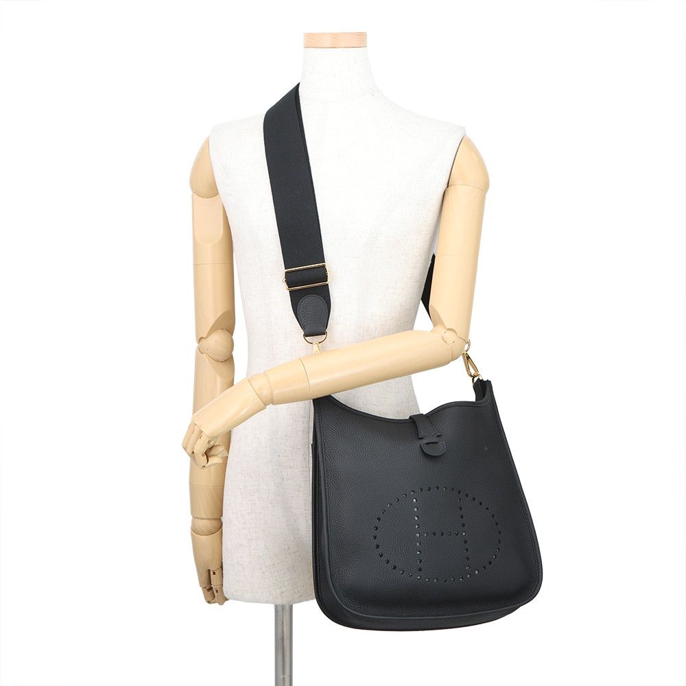 Hermes Shoulder Bag Evelyne 3 PM Black Gold Taurillon Clemence — view 4