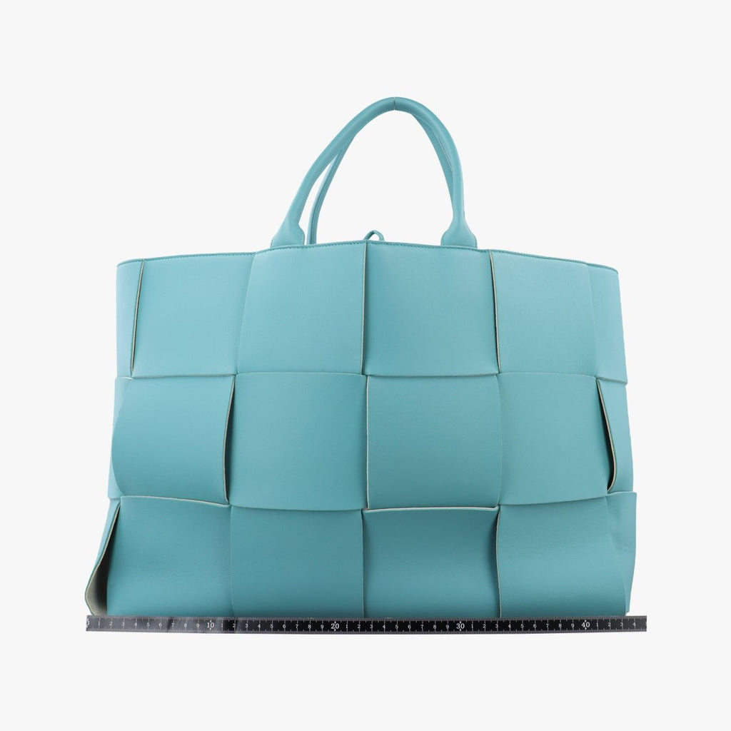 Bottega Veneta the Arco Tote Blue Lambskin — view 2