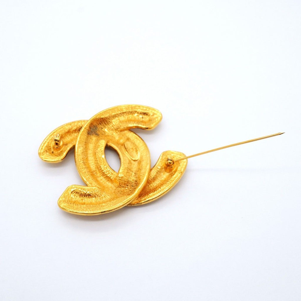 Chanel Brooch Vintage CC Logo Quilted Gold Plated — view 6