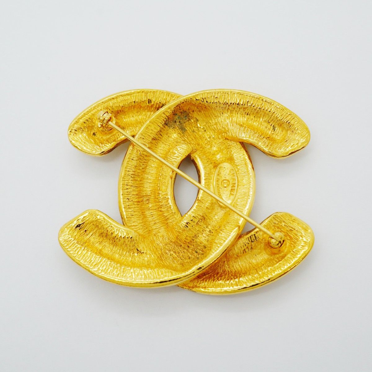 Chanel Brooch Vintage CC Logo Quilted Gold Plated — view 5