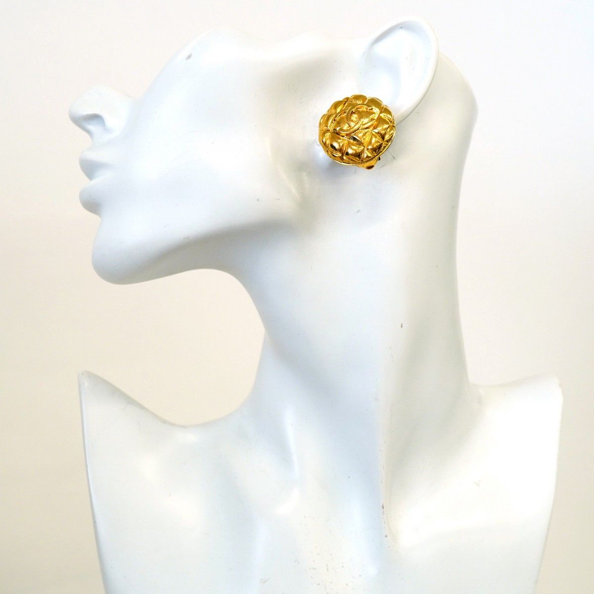 Chanel Earrings Vintage CC Logo Quilted Round — view 5