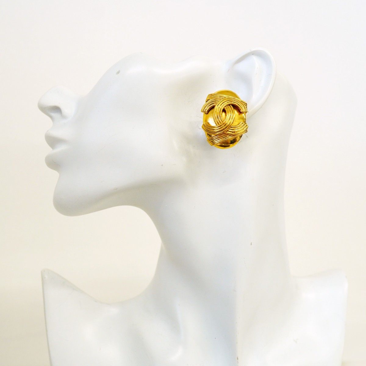 Chanel Earrings Vintage CC Logo Gold Plated — view 5