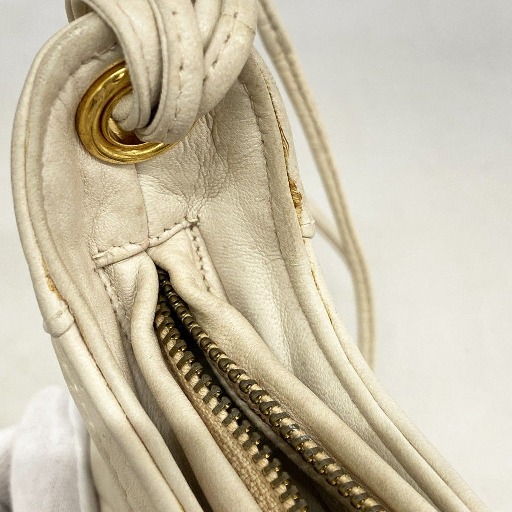 Chanel Shoulder Bag Quilted Lambskin White Gold — view 6