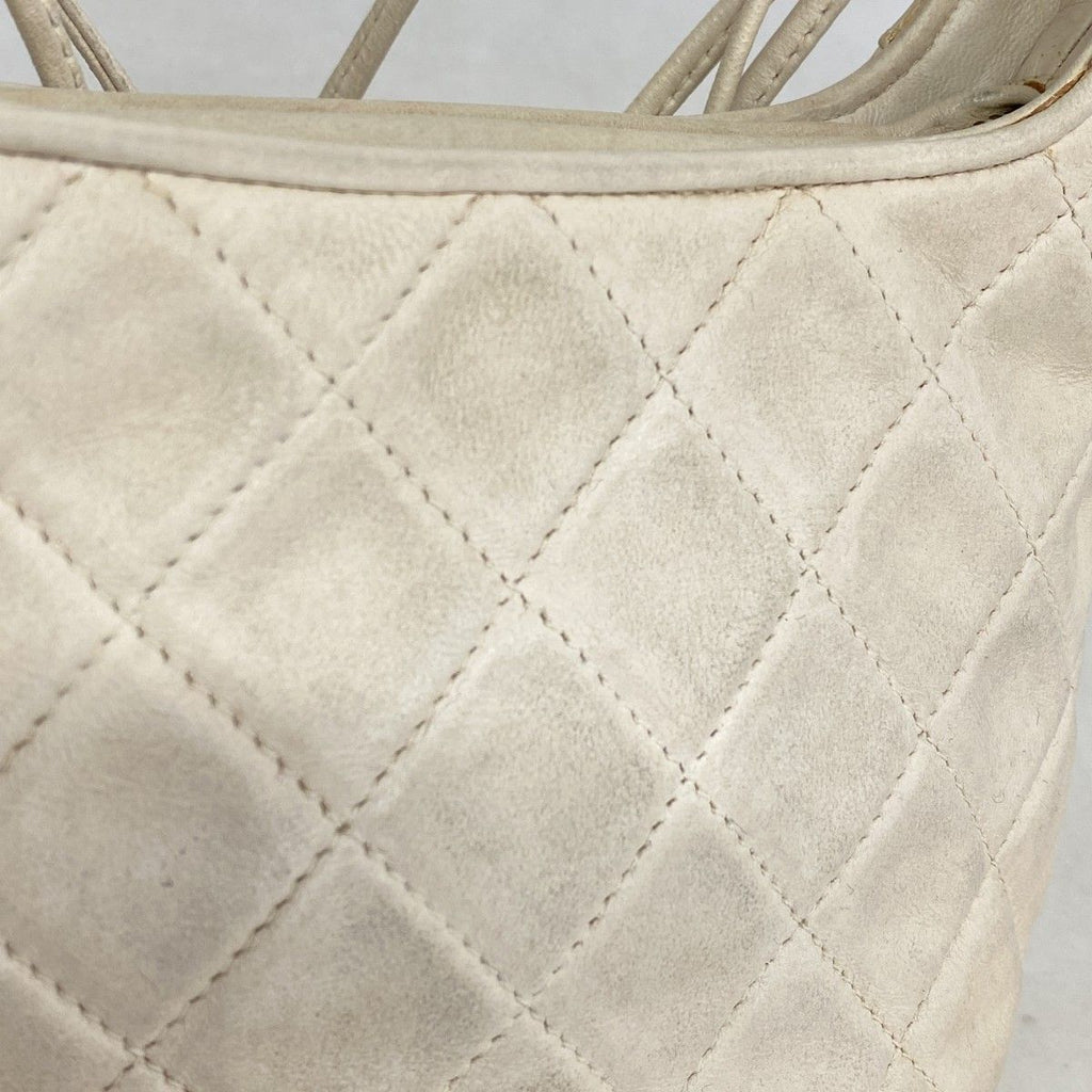Chanel Shoulder Bag Quilted Lambskin White Gold — view 8