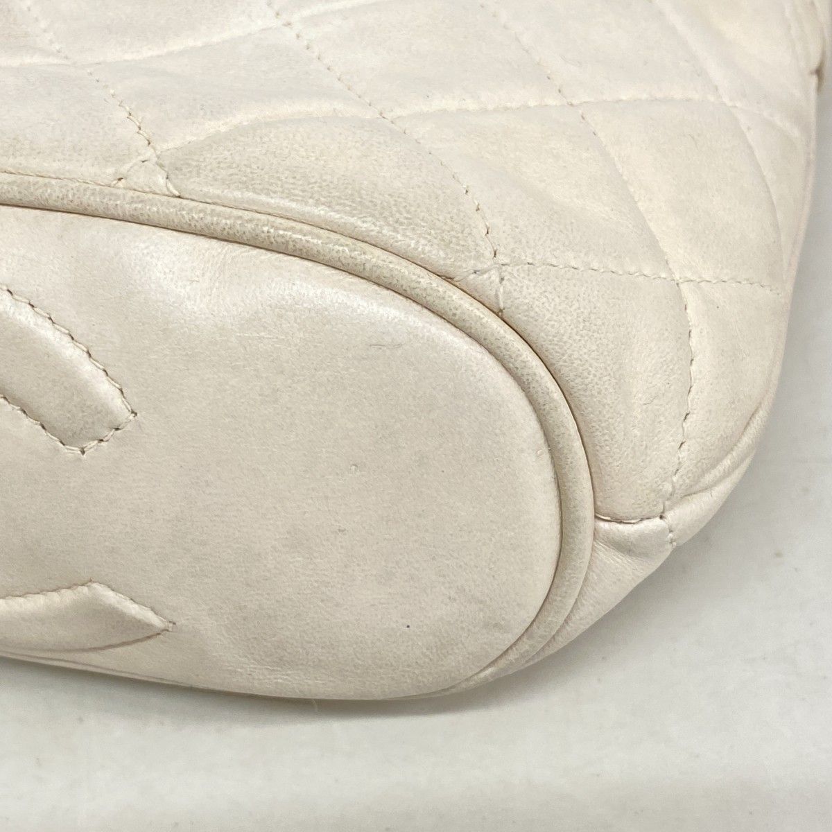 Chanel Shoulder Bag Quilted Lambskin White Gold — view 7
