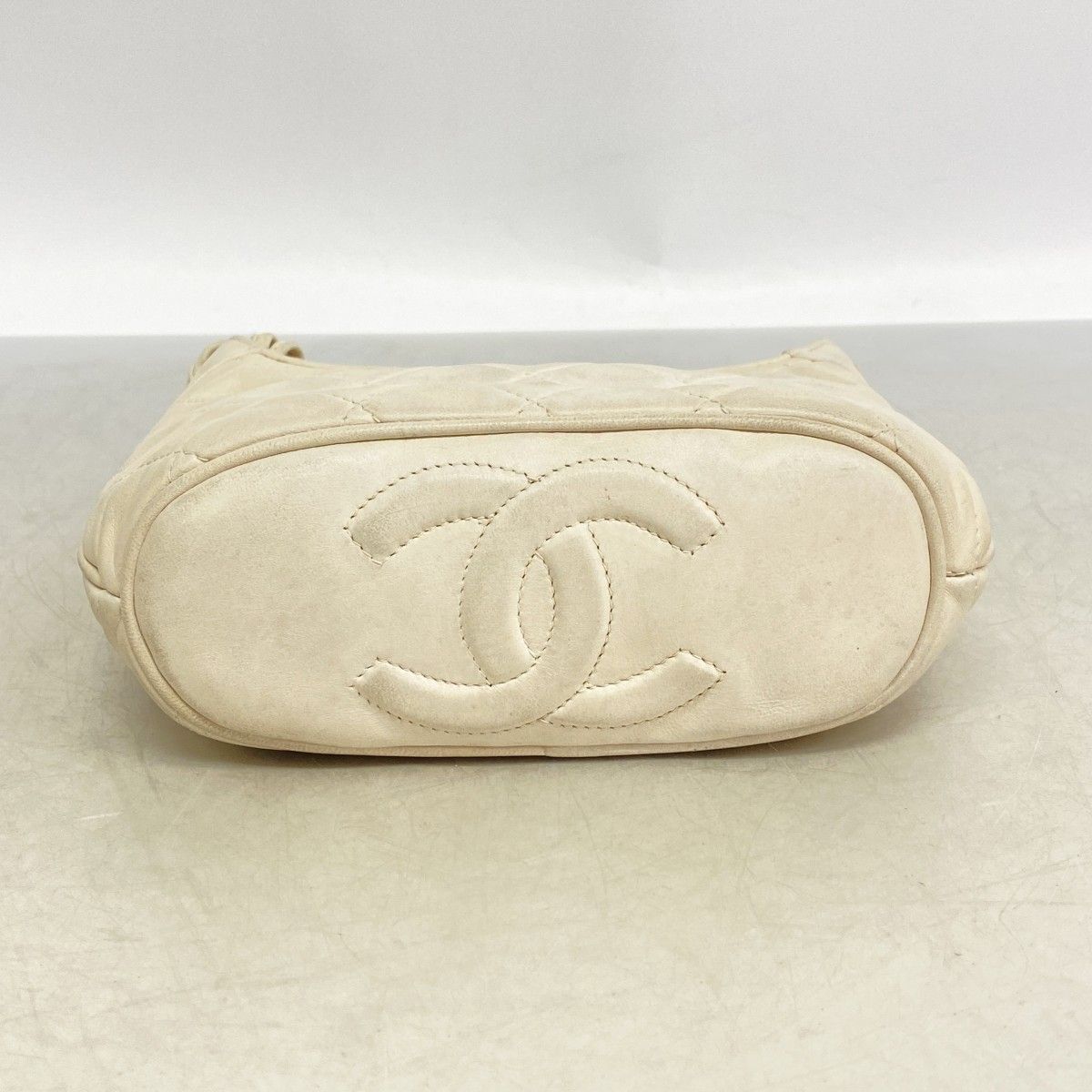 Chanel Shoulder Bag Quilted Lambskin White Gold — view 3