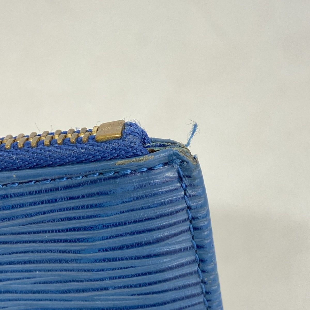 Louis Vuitton Coin Case Epi Pochette Cles Toledo Blue — view 6