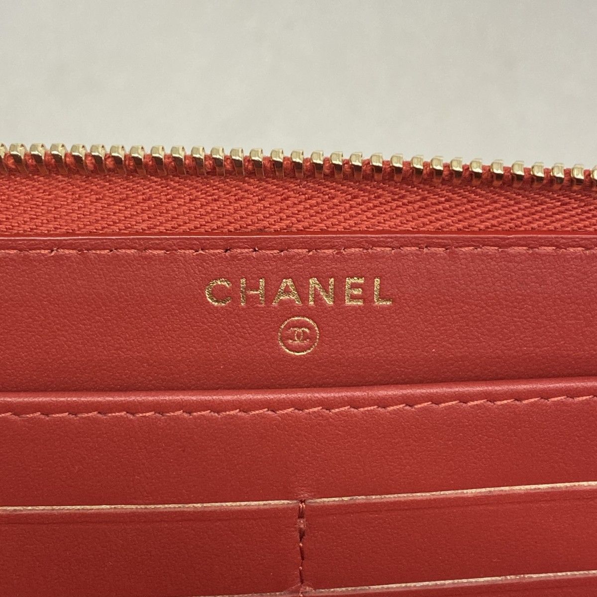 Chanel Wallet Quilted Filigree Caviar Leather Red Gold — view 4