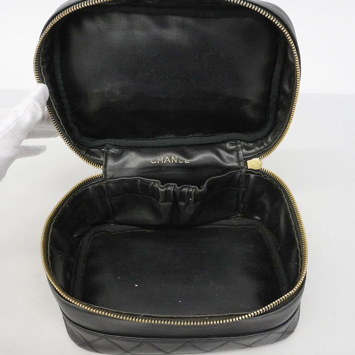 Chanel Vanity Bag Bicolor Lambskin Black Gold — view 4
