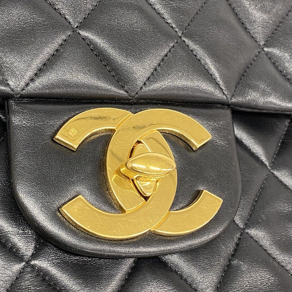Chanel Shoulder Bag Deca Quilted Lambskin Black Gold — view 7