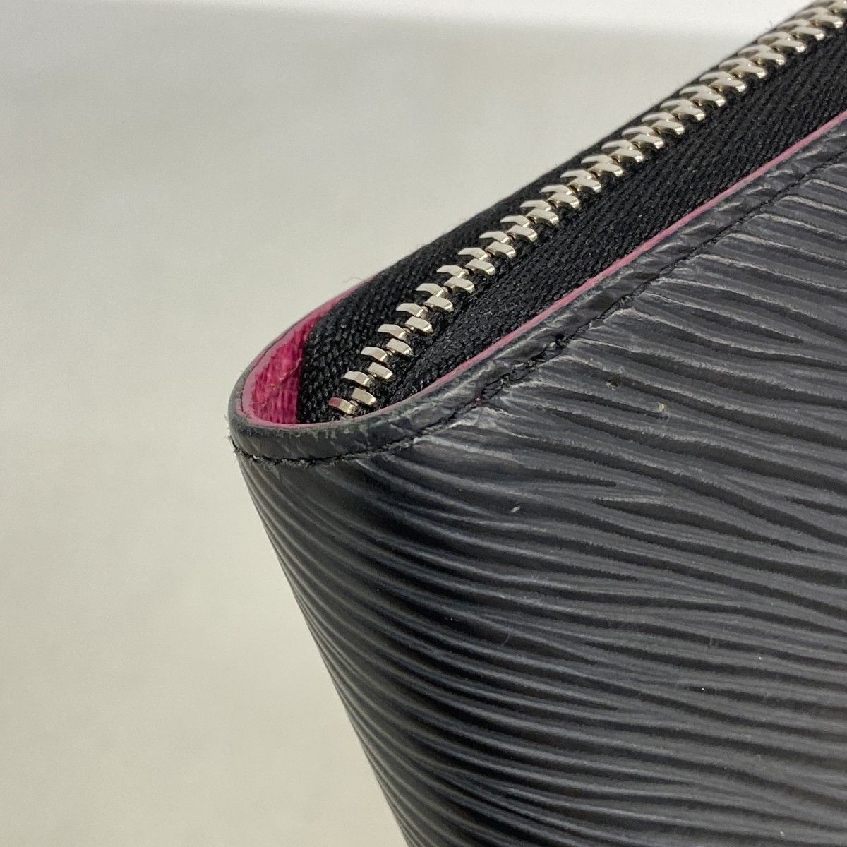 Louis Vuitton Wallet Epi Zippy Noir Hot Pink — view 7