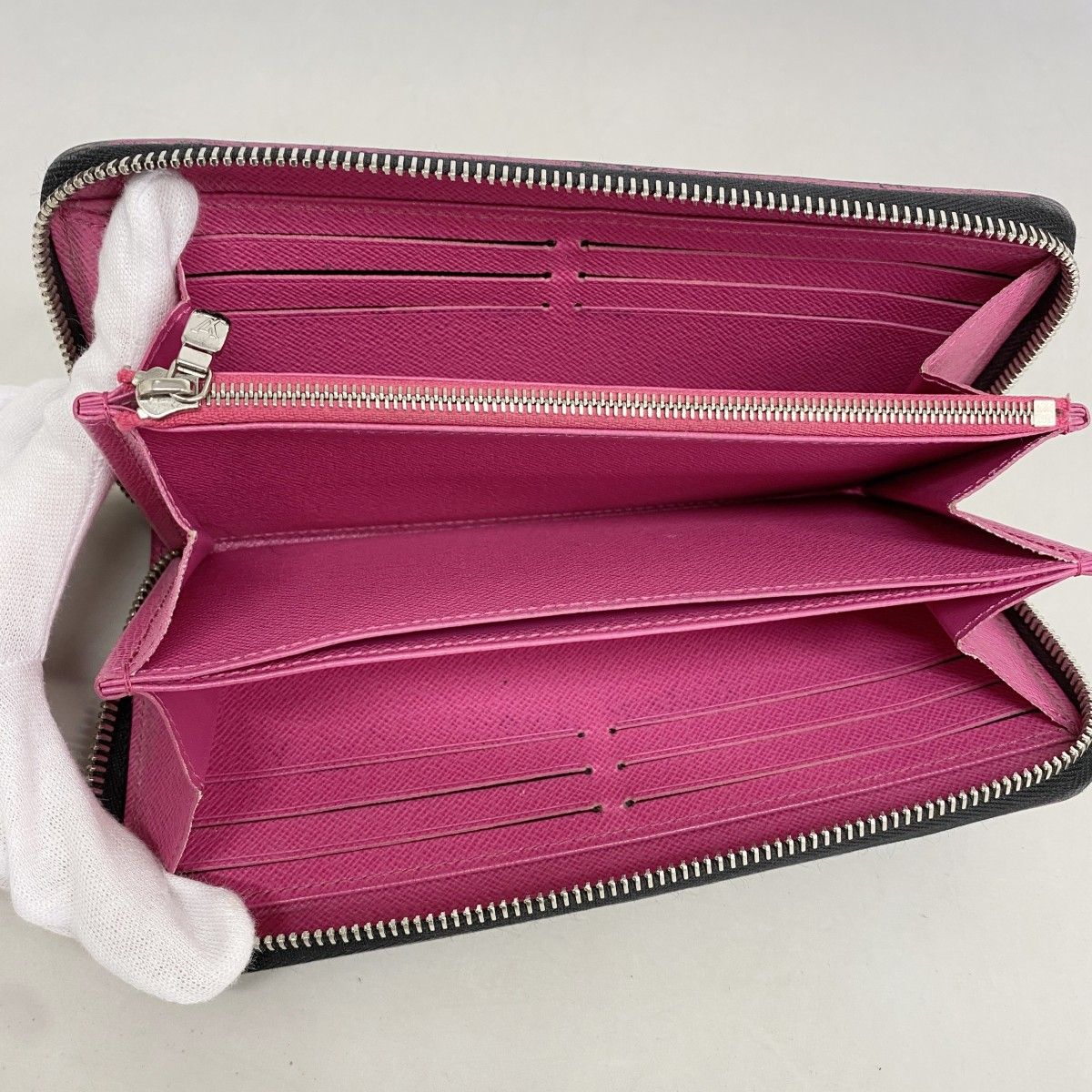 Louis Vuitton Wallet Epi Zippy Noir Hot Pink — view 3
