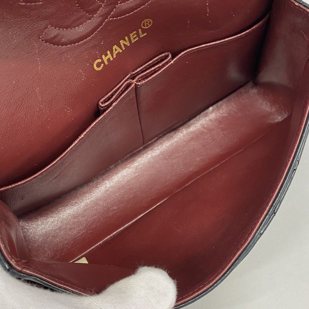Chanel Shoulder Bag Quilted Lambskin Black Gold — view 4