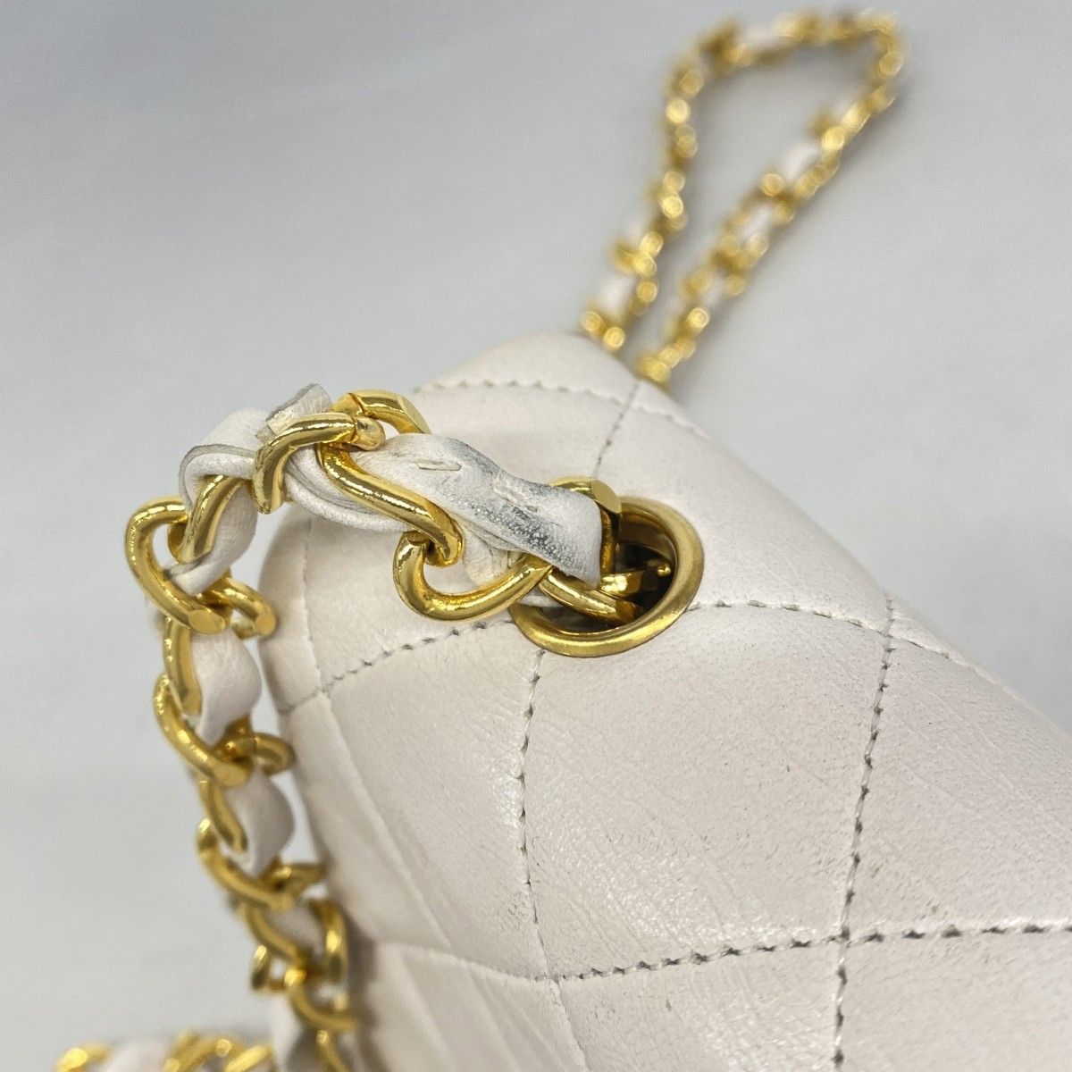Chanel Shoulder Bag Quilted Lambskin White Gold — view 8