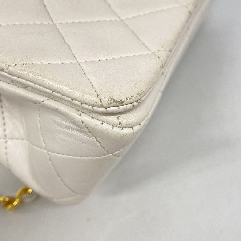 Chanel Shoulder Bag Quilted Lambskin White Gold — view 6