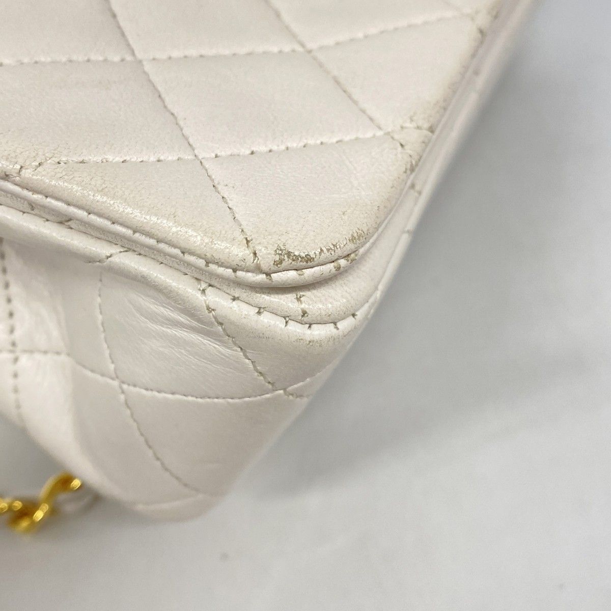 Chanel Shoulder Bag Quilted Lambskin White Gold — view 6