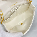 Chanel Shoulder Bag Quilted Lambskin White Gold — view 4
