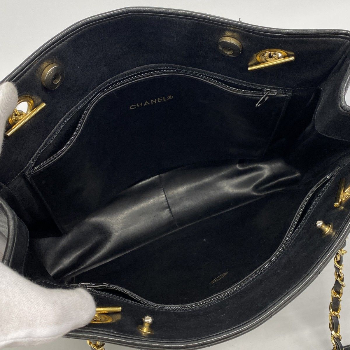 Chanel Shoulder Bag Quilted Lambskin Black Gold — view 4