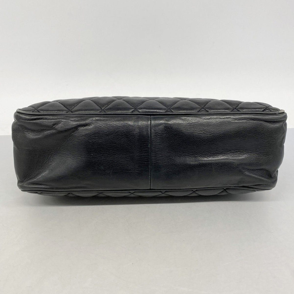 Chanel Shoulder Bag Quilted Lambskin Black Gold — view 3