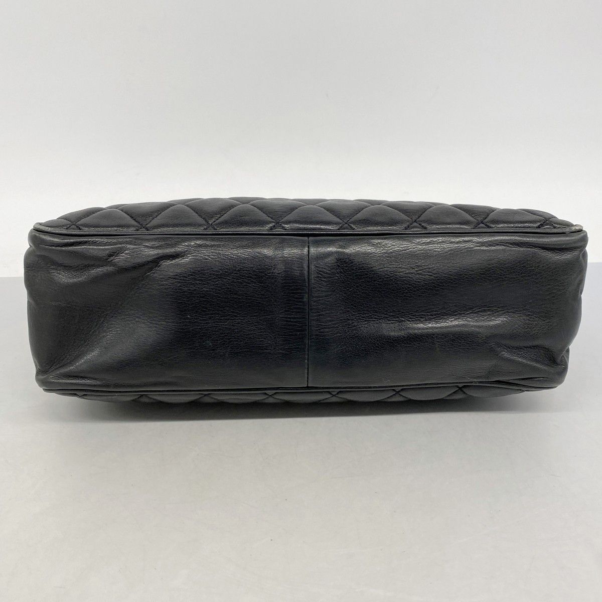 Chanel Shoulder Bag Quilted Lambskin Black Gold — view 3