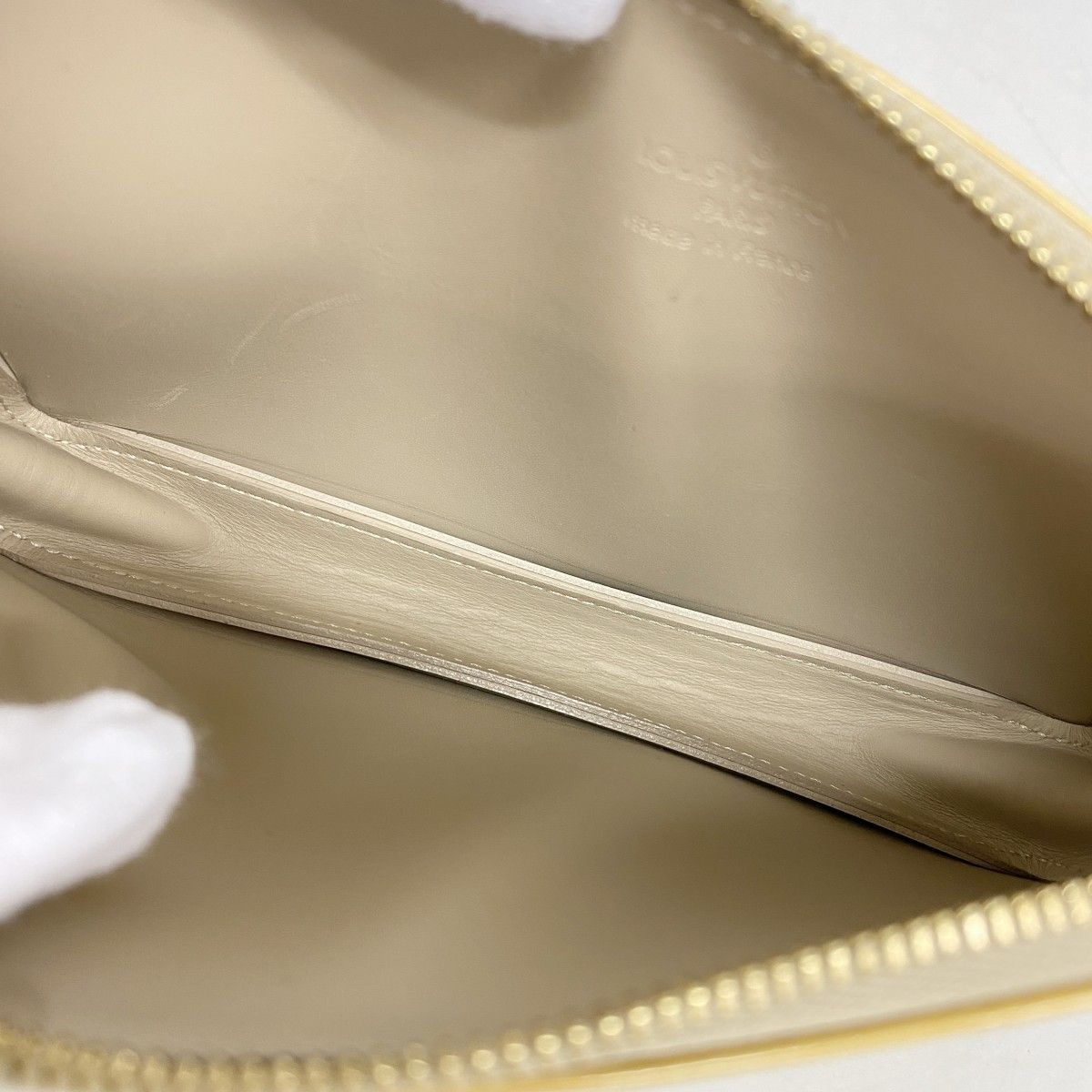 Louis Vuitton Pouch Vernis Lexington Beige — view 4