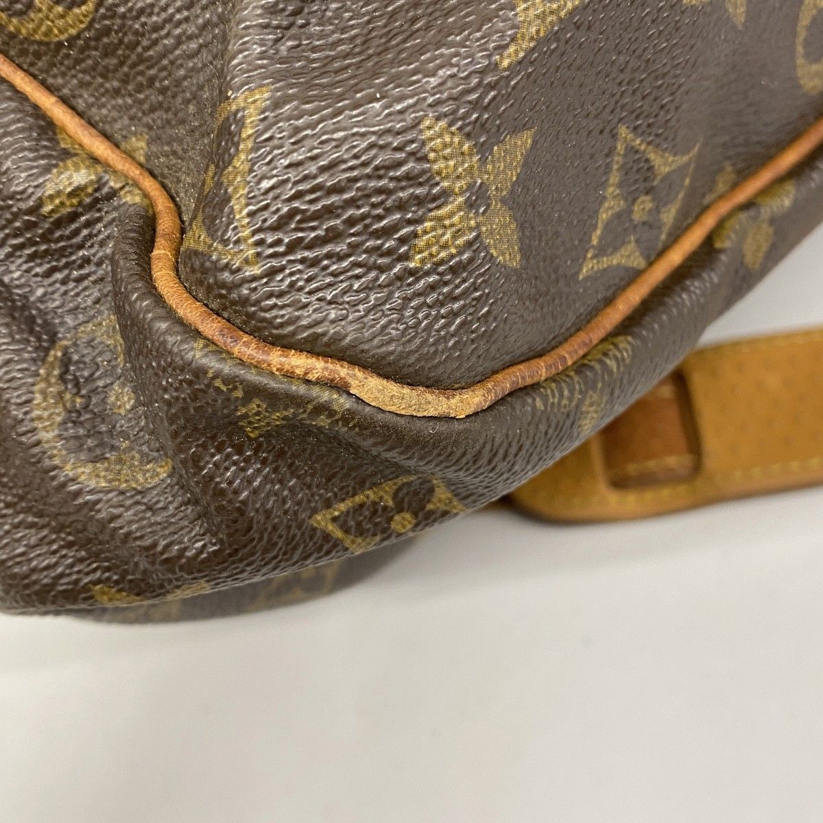 Louis Vuitton Shoulder Bag Monogram Saumur 35 Brown — view 8