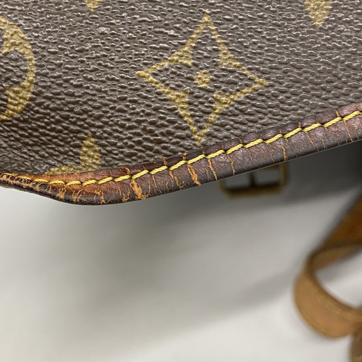 Louis Vuitton Shoulder Bag Monogram Saumur 35 Brown — view 6