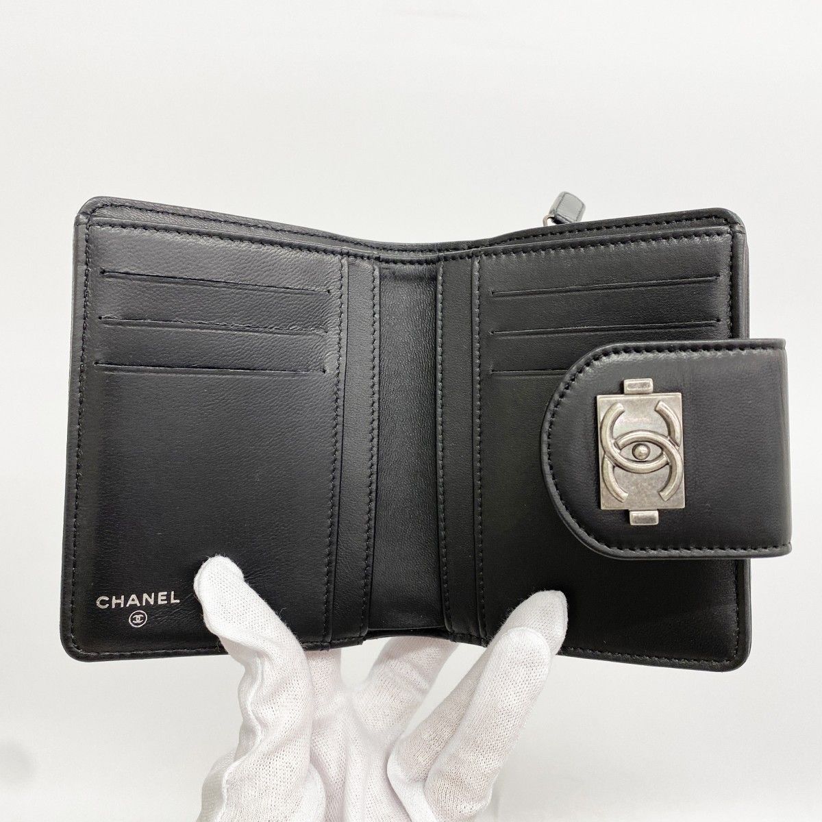Chanel Wallet Boy Lambskin Black Silver — view 3