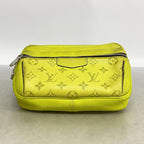 Louis Vuitton Waist Bag Taigarama Outdoor Jaune — view 3