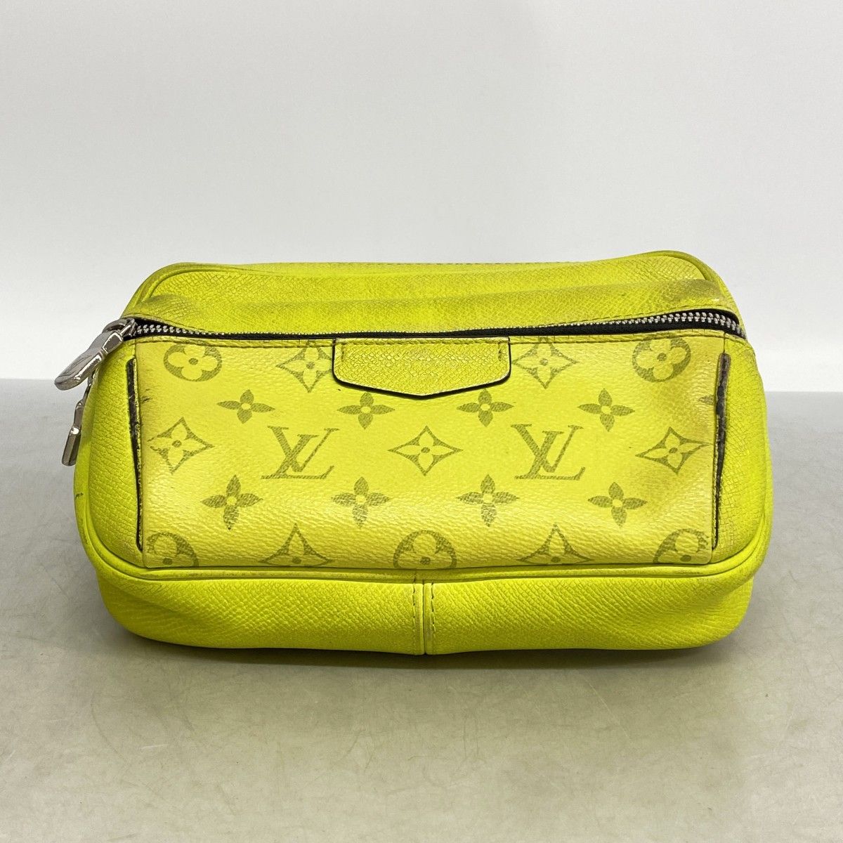 Louis Vuitton Waist Bag Taigarama Outdoor Jaune — view 3