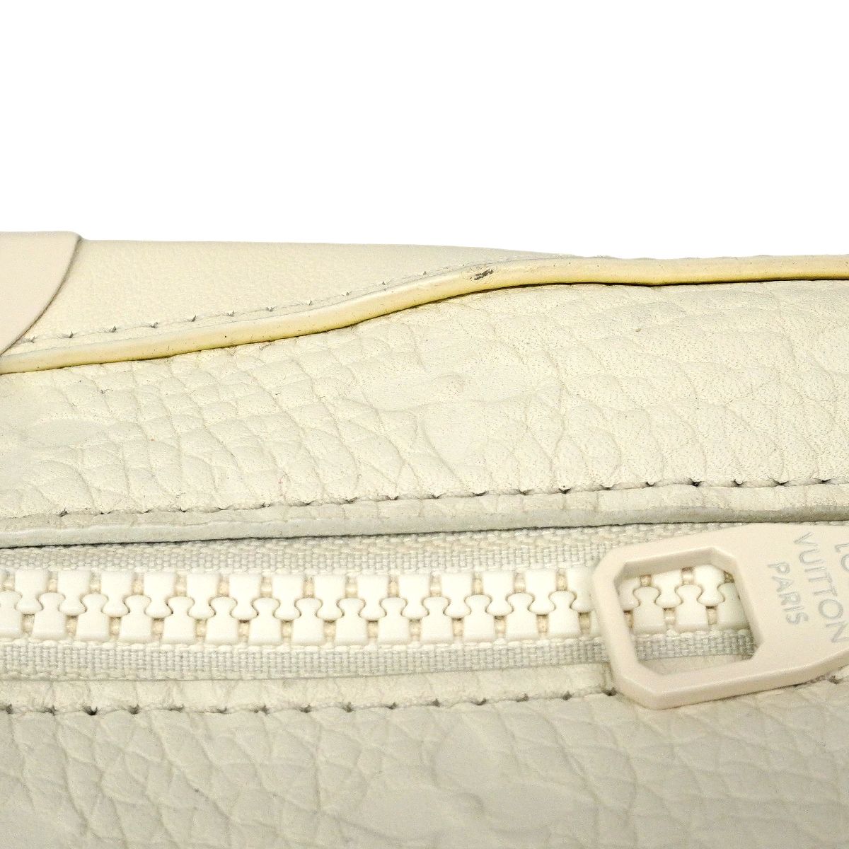 Louis Vuitton Shoulder Bag Monogram Taurillon Soft Trunk Blanc — view 9