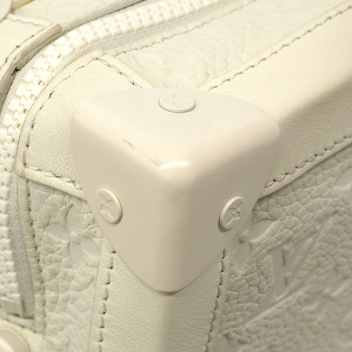 Louis Vuitton Shoulder Bag Monogram Taurillon Soft Trunk Blanc — view 7