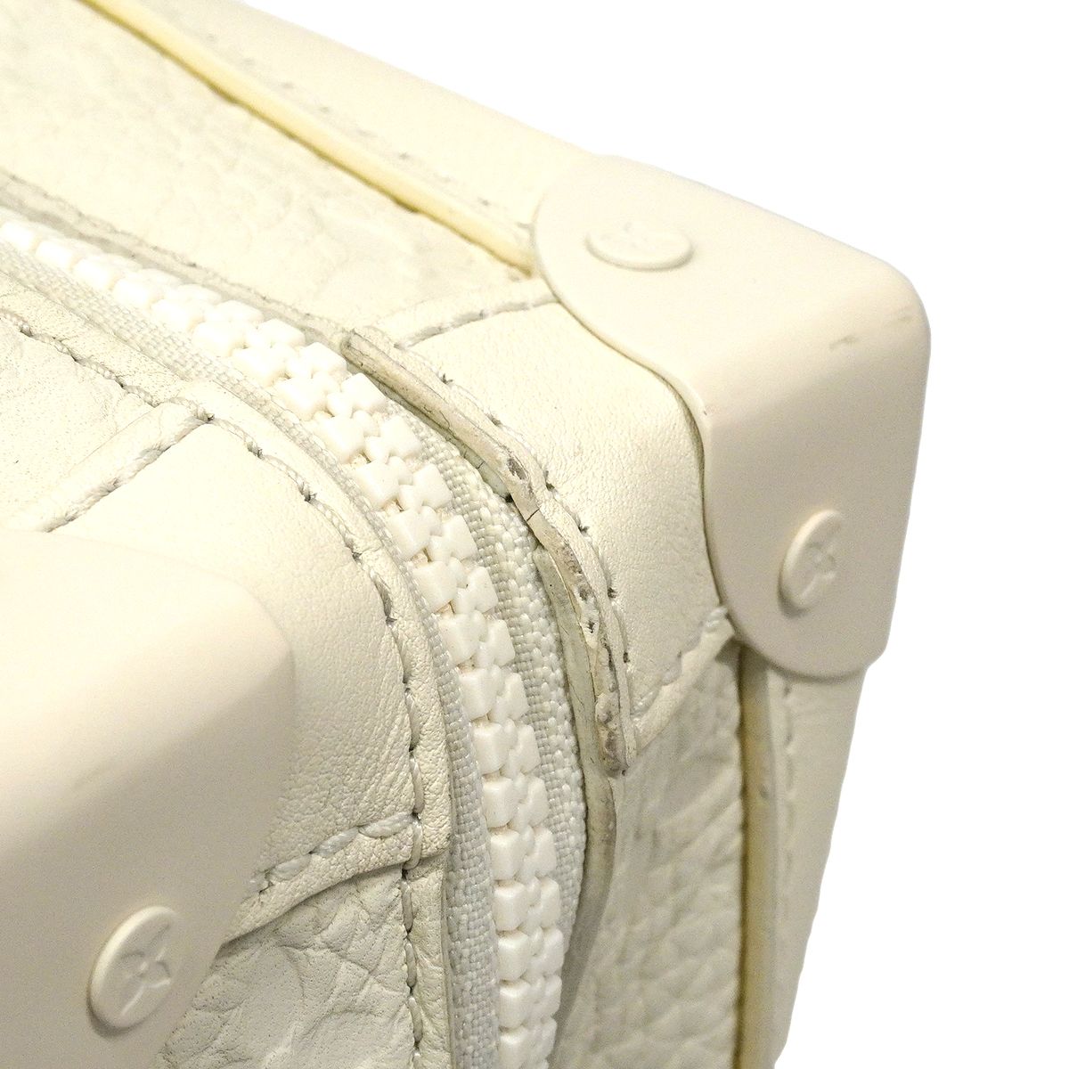 Louis Vuitton Shoulder Bag Monogram Taurillon Soft Trunk Blanc — view 6