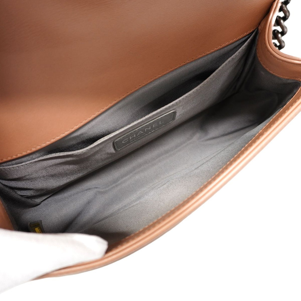Chanel Shoulder Bag Boy Lambskin Pink Silver — view 4