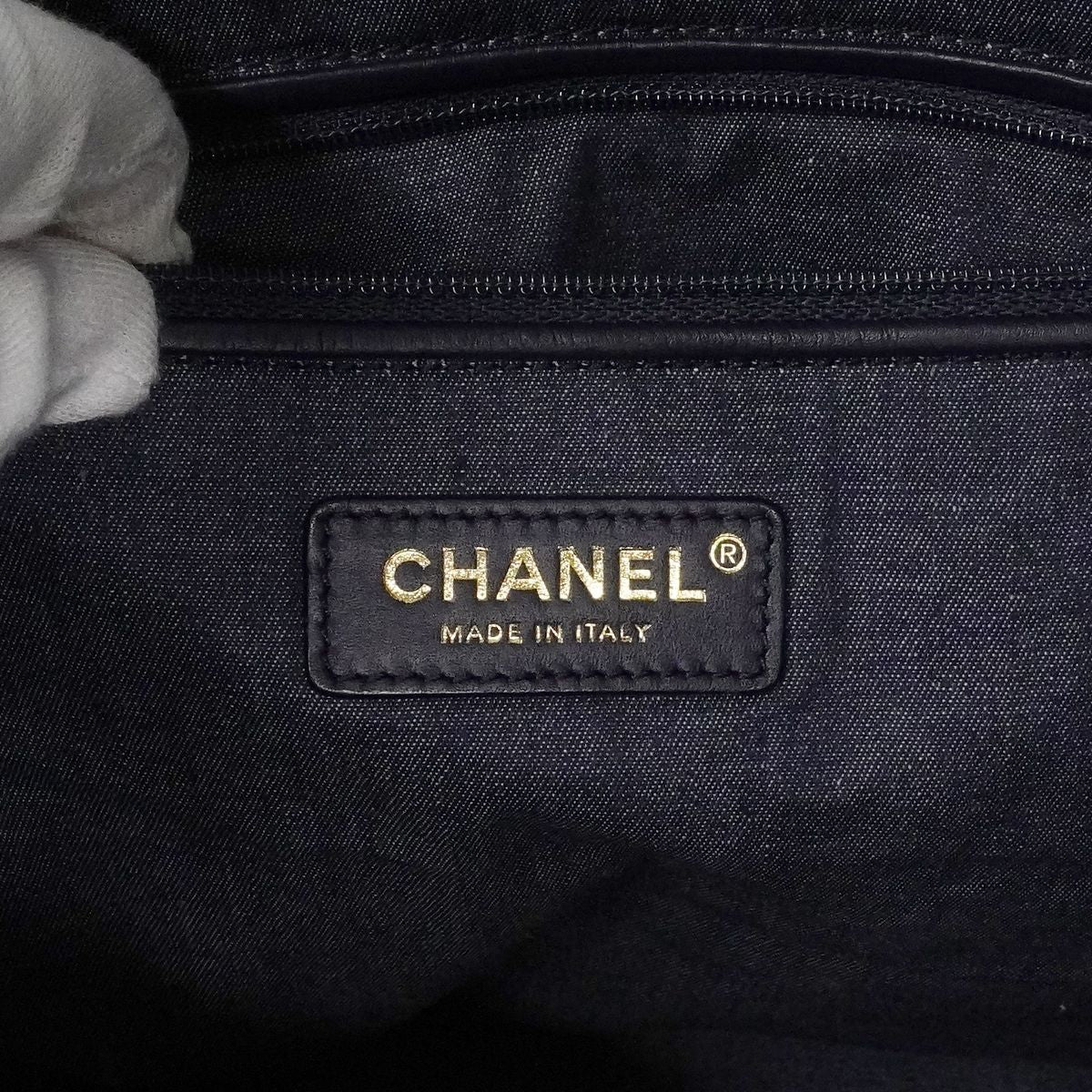 Chanel Chain Tote Denim Navy Gold — view 5