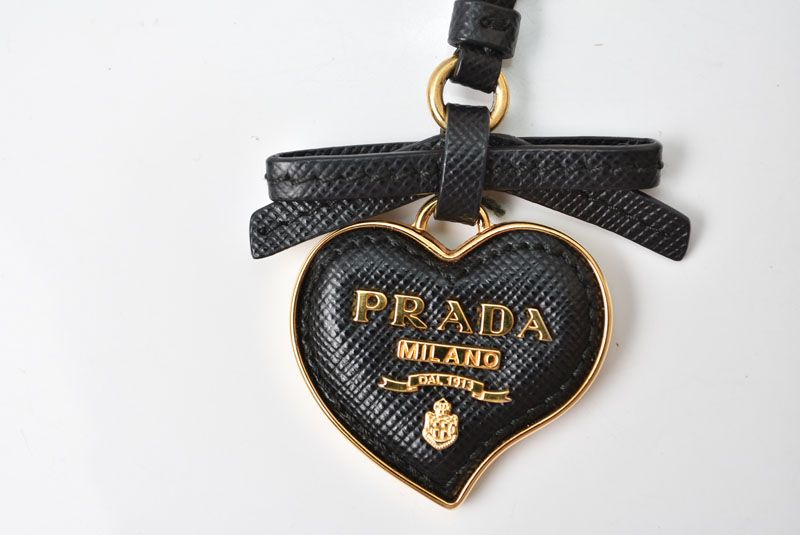 Prada Key Ring Key Holder Trick Heart Pelle Black Gold — view 2