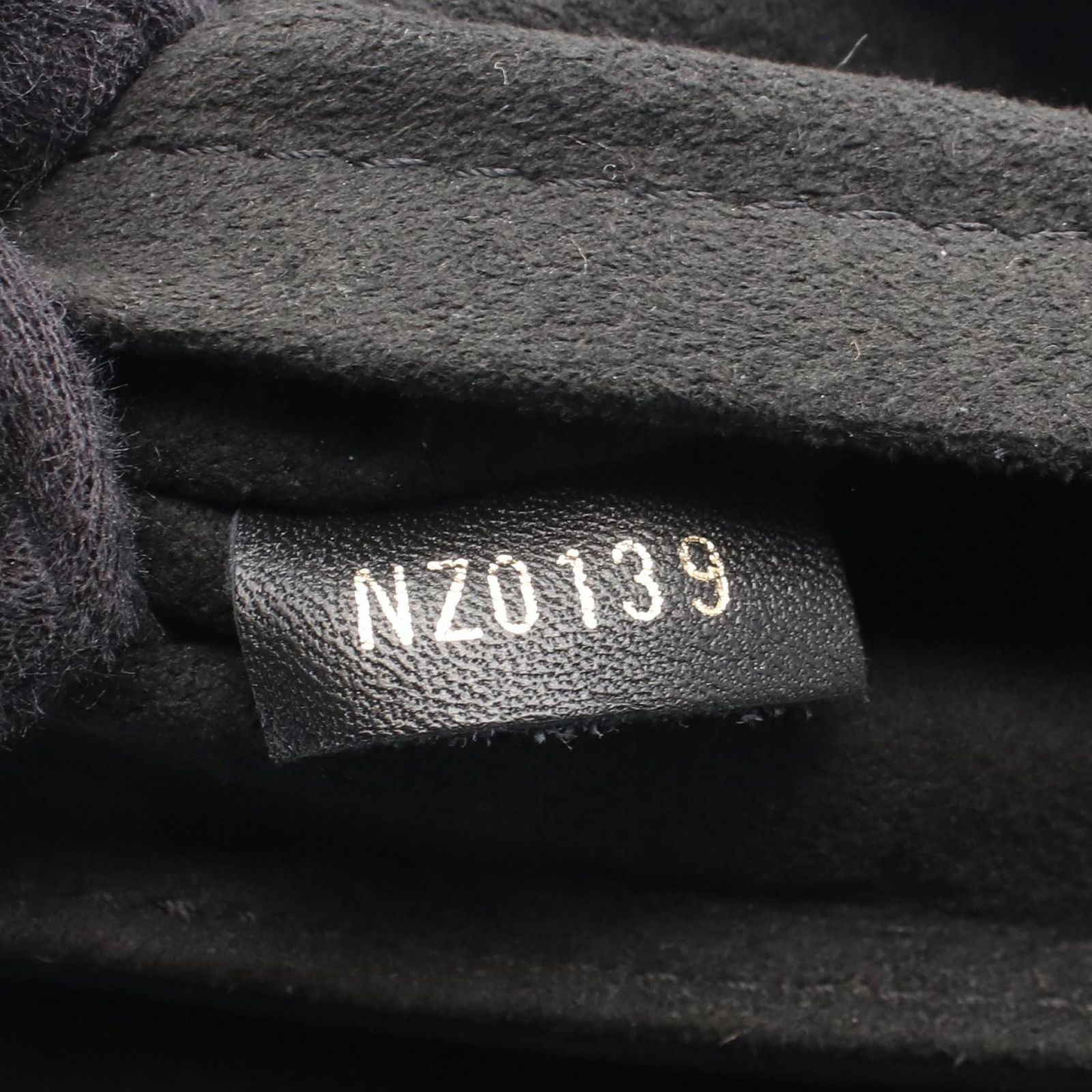 Louis Vuitton Shoulder Bag New Wave Chain MM Noir Leather — view 5
