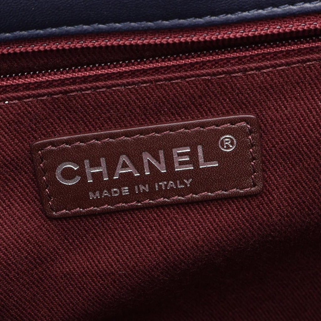 Chanel Shoulder Bag Chain Navy Lambskin — view 4